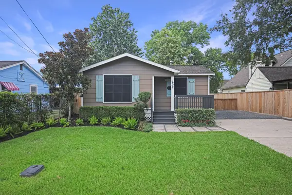 202 Fannin Street, Tomball, TX 77375