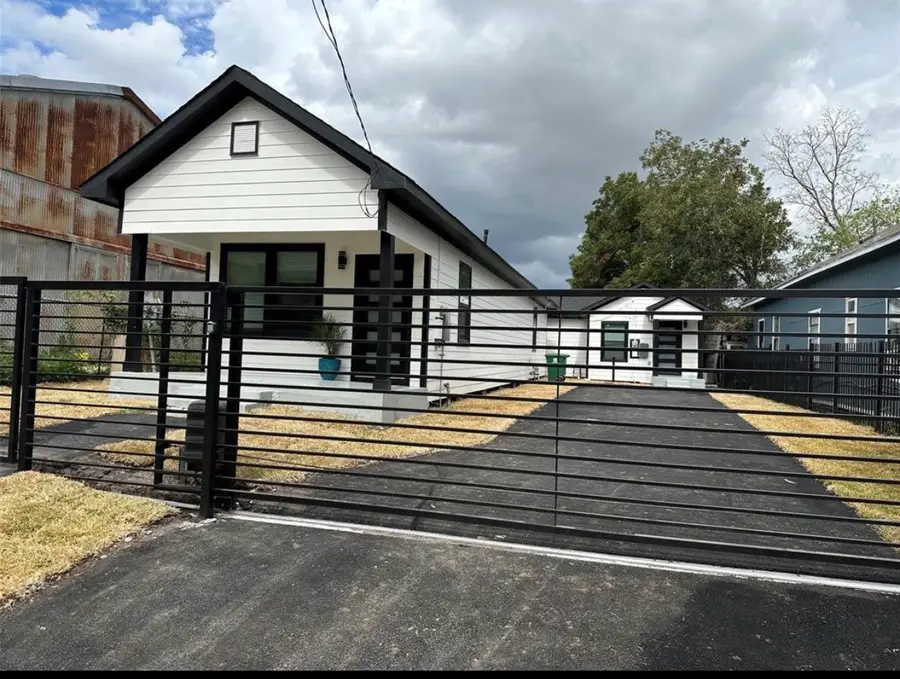 7001 Avenue P, Houston, TX 77011 - #2