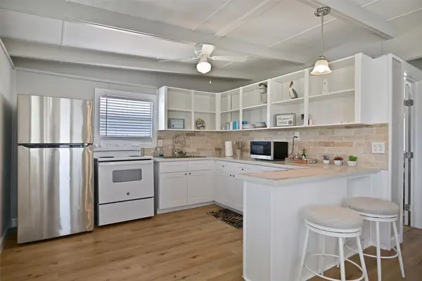 611 Fort Velasco Drive, Surfside Beach, TX 77541