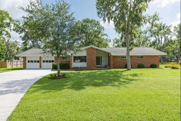 122 Blossom Street, Lake Jackson, TX 77566