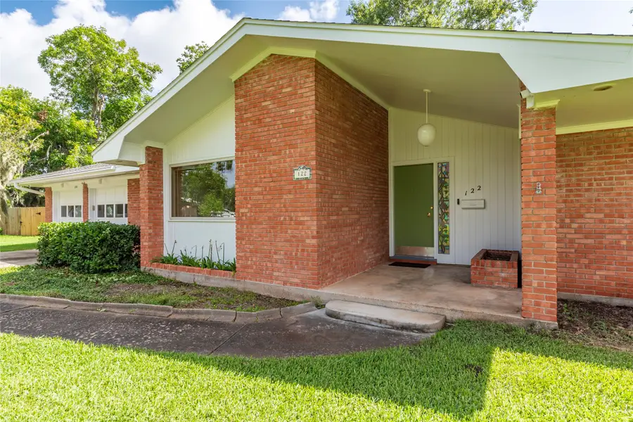 122 Blossom Street, Lake Jackson, TX 77566 - #2