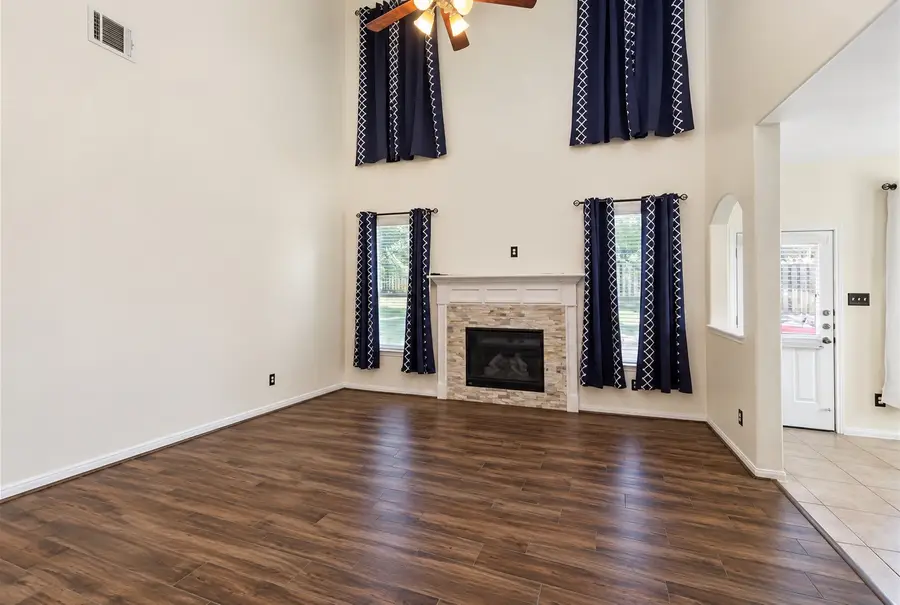 4305 Windswept Dr, Montgomery, TX 77356 - #2