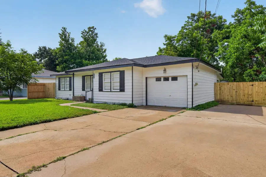 310 Nasturtium Street, Lake Jackson, TX 77566 - #3