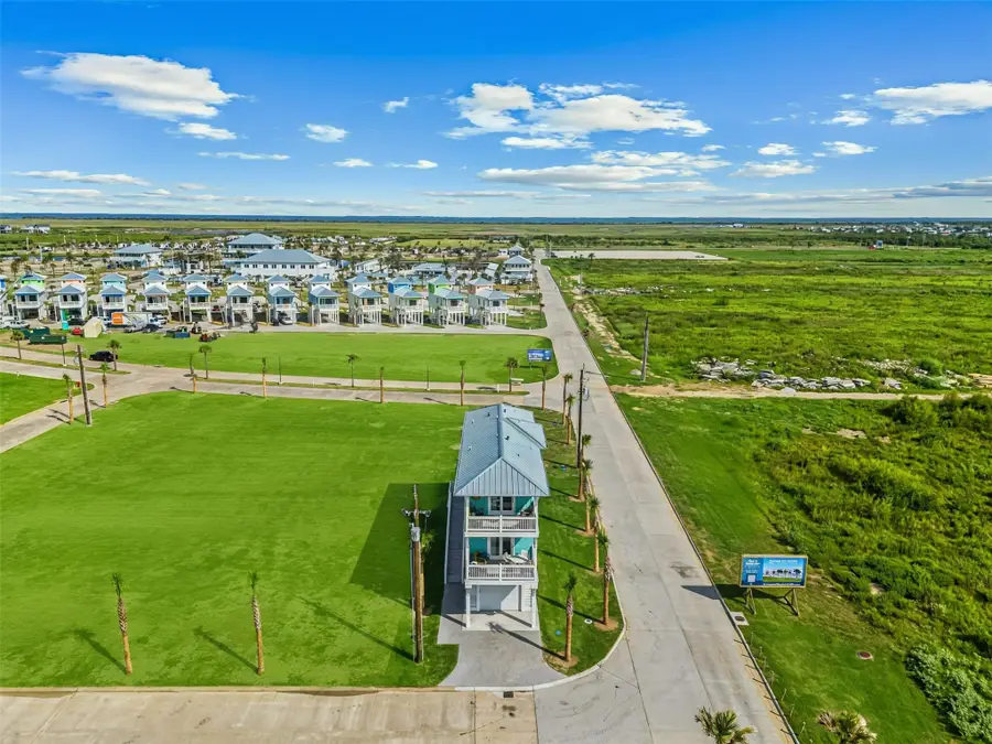 683 Seaside Dr, Crystal Beach, TX 77650 - #3