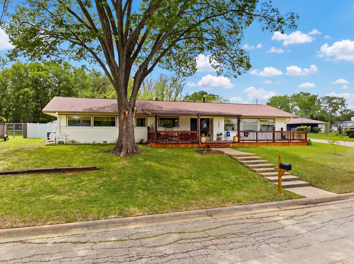 305 N Harvey Street, Caldwell, TX 77836 - #1