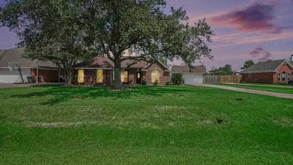3119 Kathleen Drive, Mont Belvieu, TX 77523
