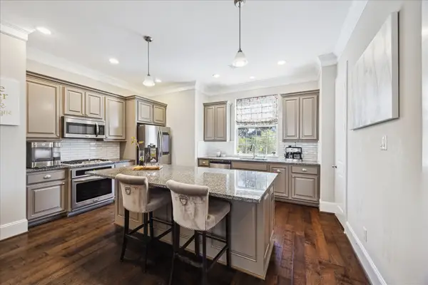 6735 Highclere Manor Lane, Houston, TX 77055