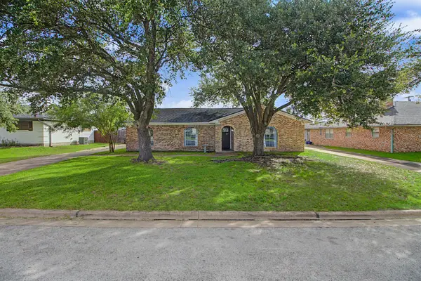 2909 Woodmeadow Drive, Bryan, TX 77802