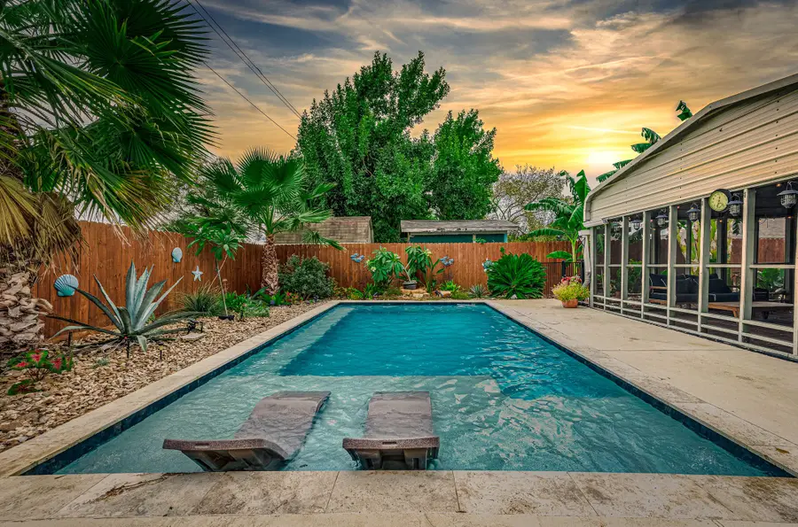 115 S Yaupon Street, Lake Jackson, TX 77566 - #2