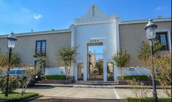 2744 Briarhurst Drive #36, Houston, TX 77057