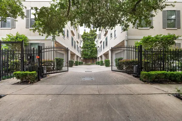 2210 Mid Lane #101, Houston, TX 77027