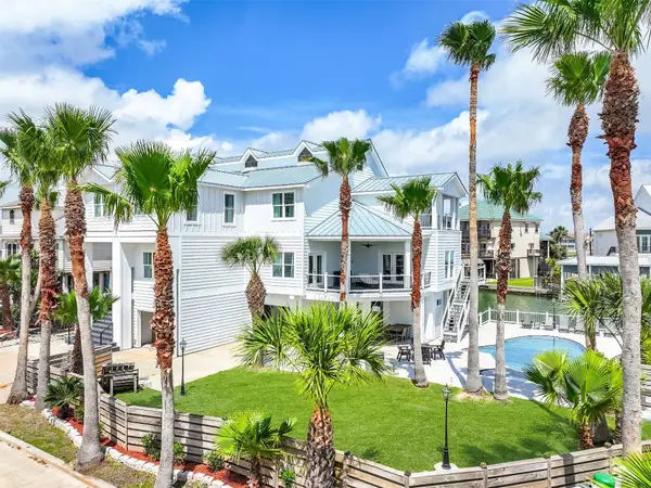 1614 Castaway Street, Tiki Island, TX 77554