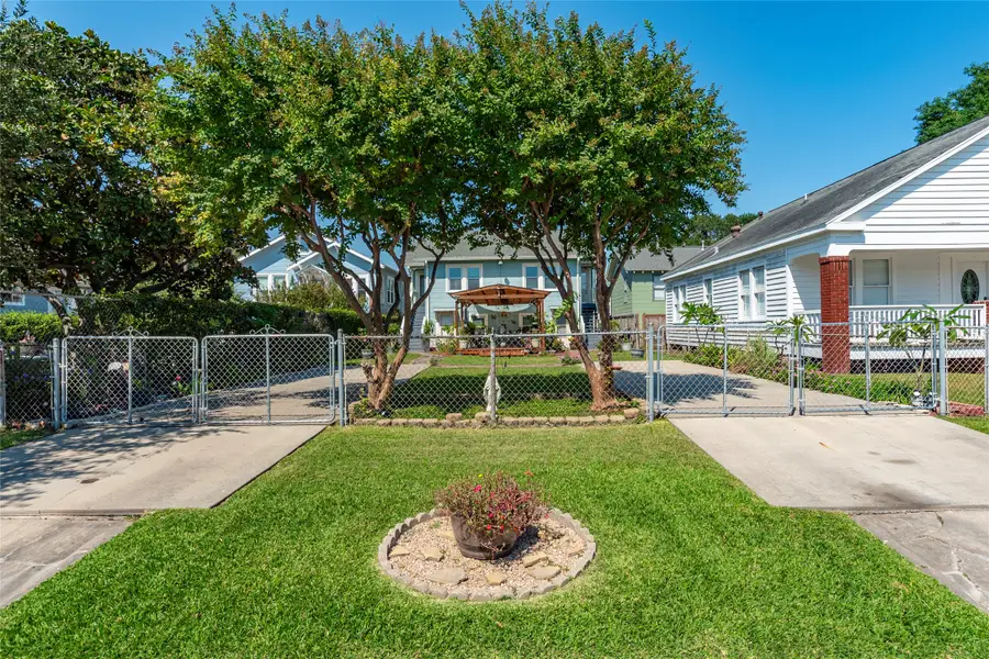 4412 Avenue R 1/2, Galveston, TX 77550 - #3