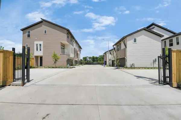 5903 Urban Pines Street, Houston, TX 77091