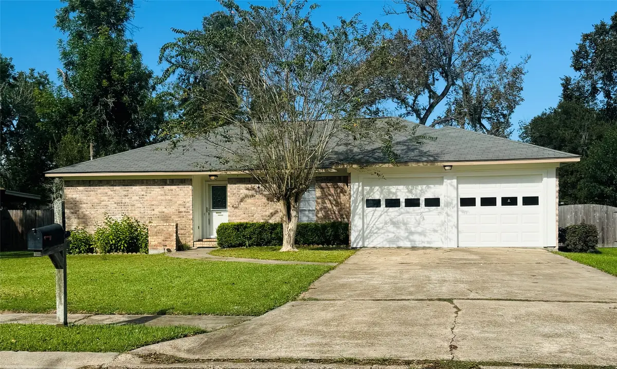 212 Dogwood Street, Lake Jackson, TX 77566 - Image #1