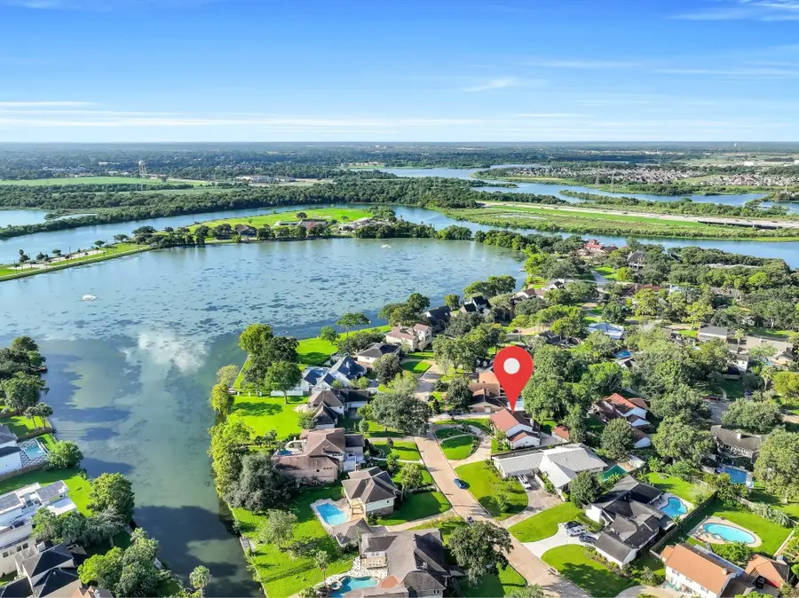 18626 Point Lookout Drive, Nassau Bay, TX 77058 - #2