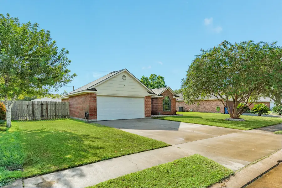 1164 Thomas Drive, Angleton, TX 77515 - #2