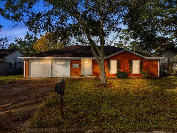 1506 Parkway Drive, Alvin, TX 77511