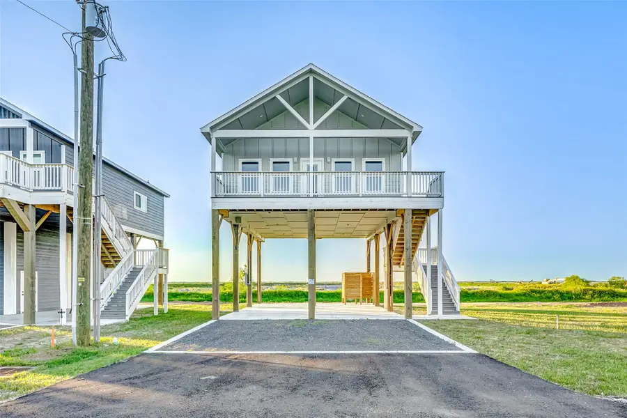 1077 Sunset Circle W, Crystal Beach, TX 77650 - Image #2