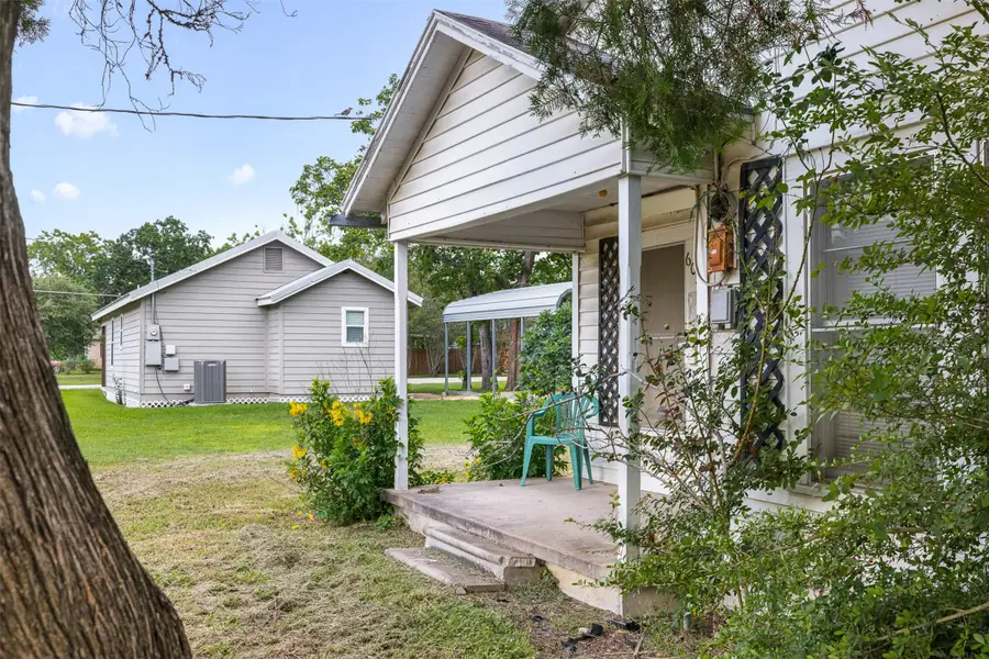 603 N Mechanic Street, Weimar, TX 78962 - #3