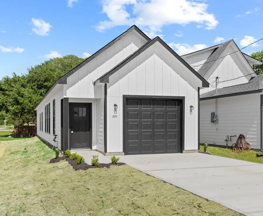 201 S 2nd Street, Beasley, TX 77417 - #2