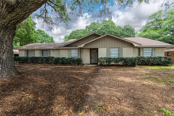 1025 N Meyer Street, Sealy, TX 77474