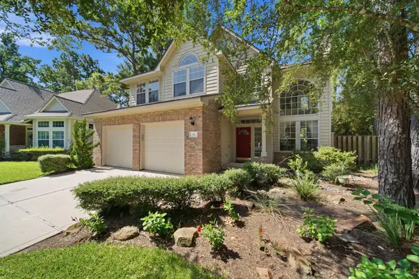 96 E Lakeridge Drive, The Woodlands, TX 77381