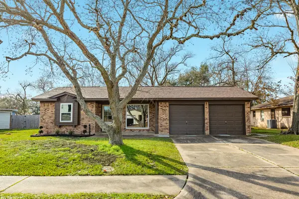 136 Talisman Street, Lake Jackson, TX 77566