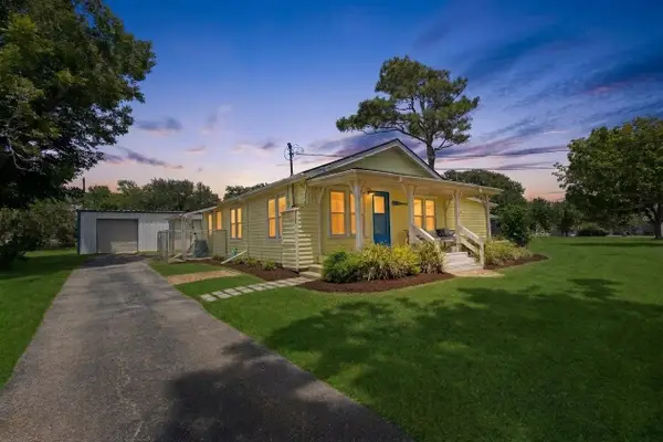 314 E Bayshore Drive, Palacios, TX 77465