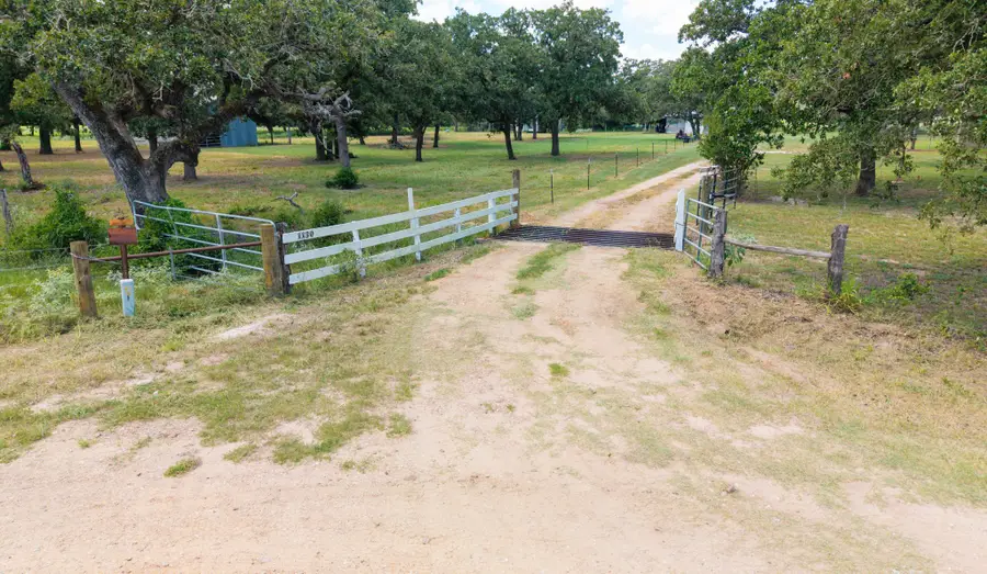 1130 County Road 1g, Hallettsville, TX 77964 - #3