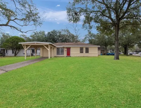 1000 S Shepherd Drive, Baytown, TX 77520