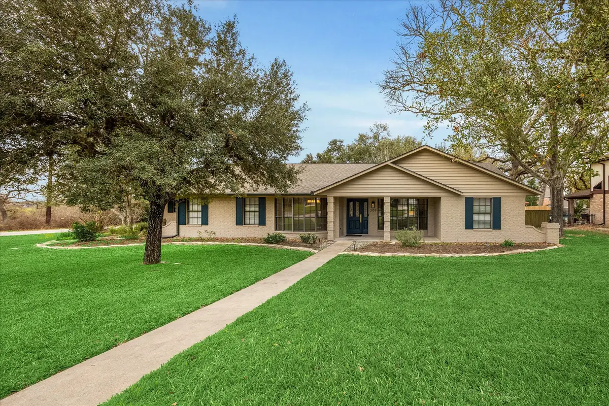 209 E Hacienda, Bellville, TX 77418 - Image #1
