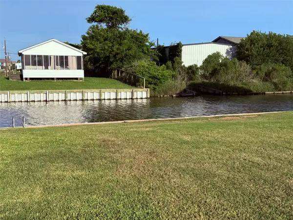 2041 County Road 201, Sargent, TX 77414