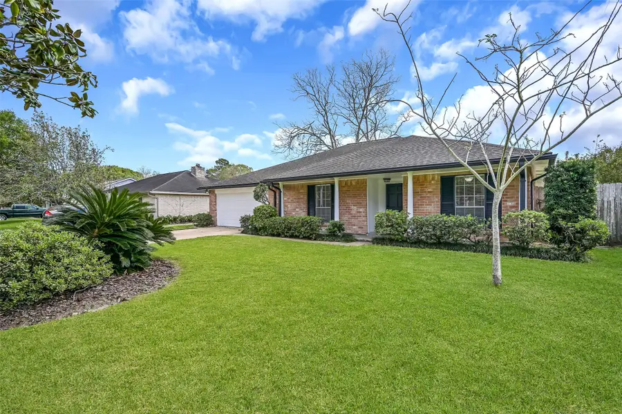 305 Westwood Drive, Friendswood, TX 77546 - #2