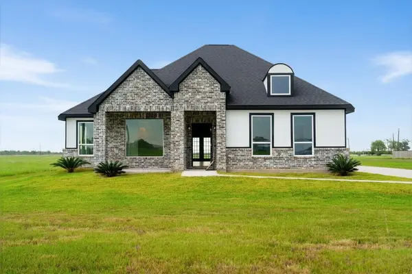 395 Brahman Trail, Angleton, TX 77515