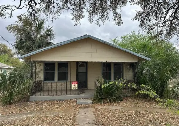 706 Pearson Street, Natalia, TX 78059