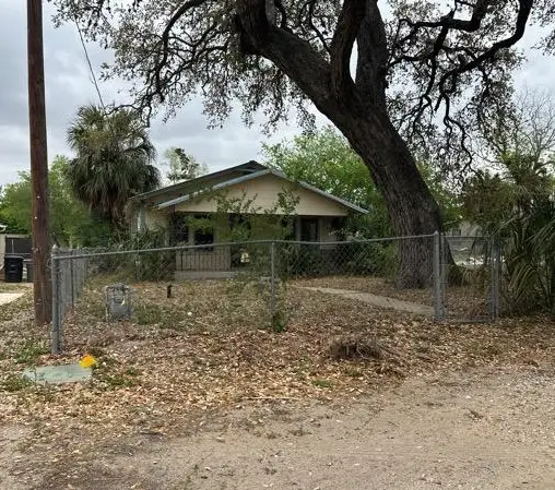 706 Pearson Street, Natalia, TX 78059 - #2