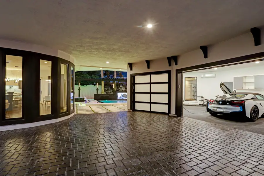 5158 Huckleberry Circle, Houston, TX 77056 - Image #3