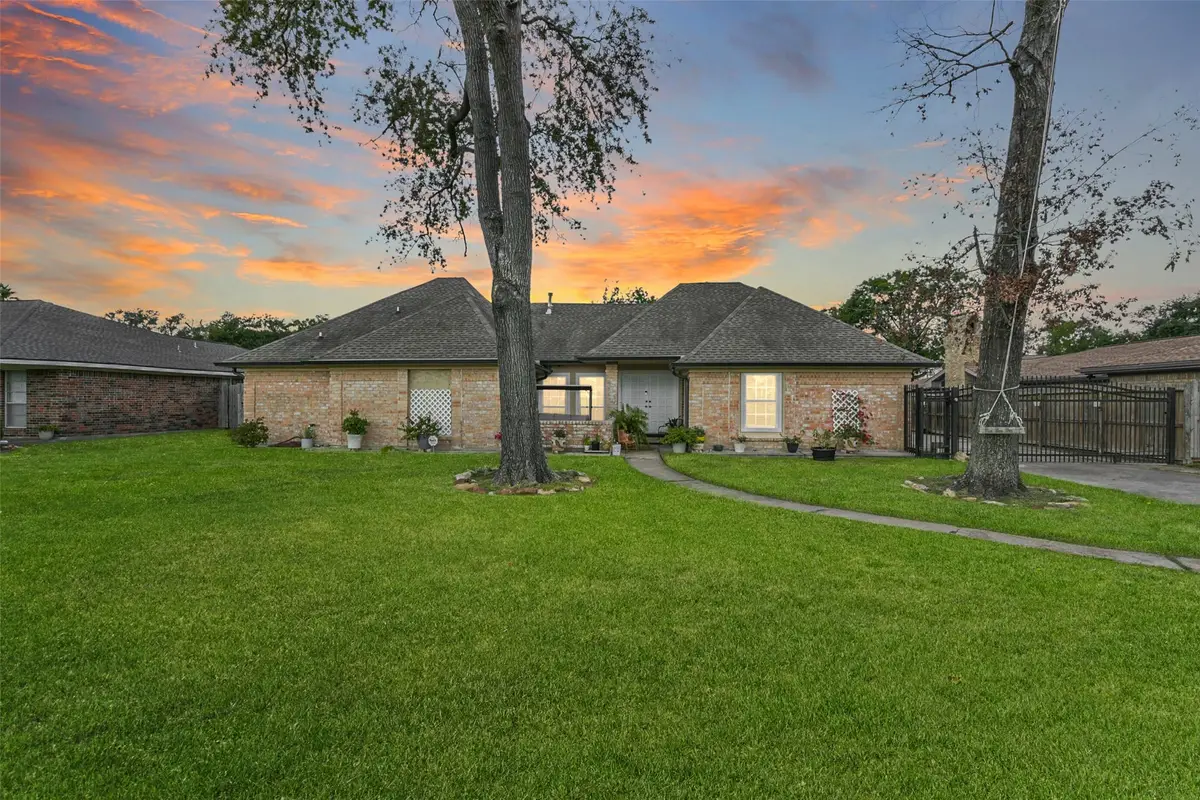 510 Post Oak Drive, Baytown, TX 77520 - Image #1