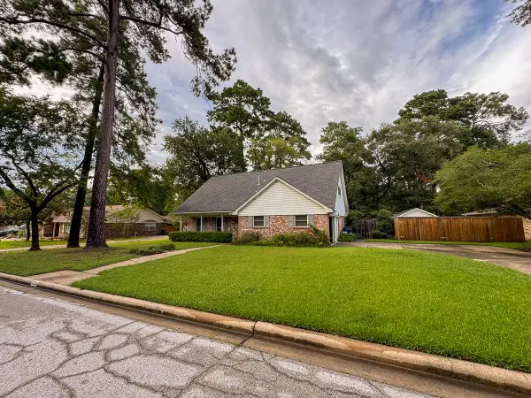 229 Hickory Drive, Huntsville, TX 77340