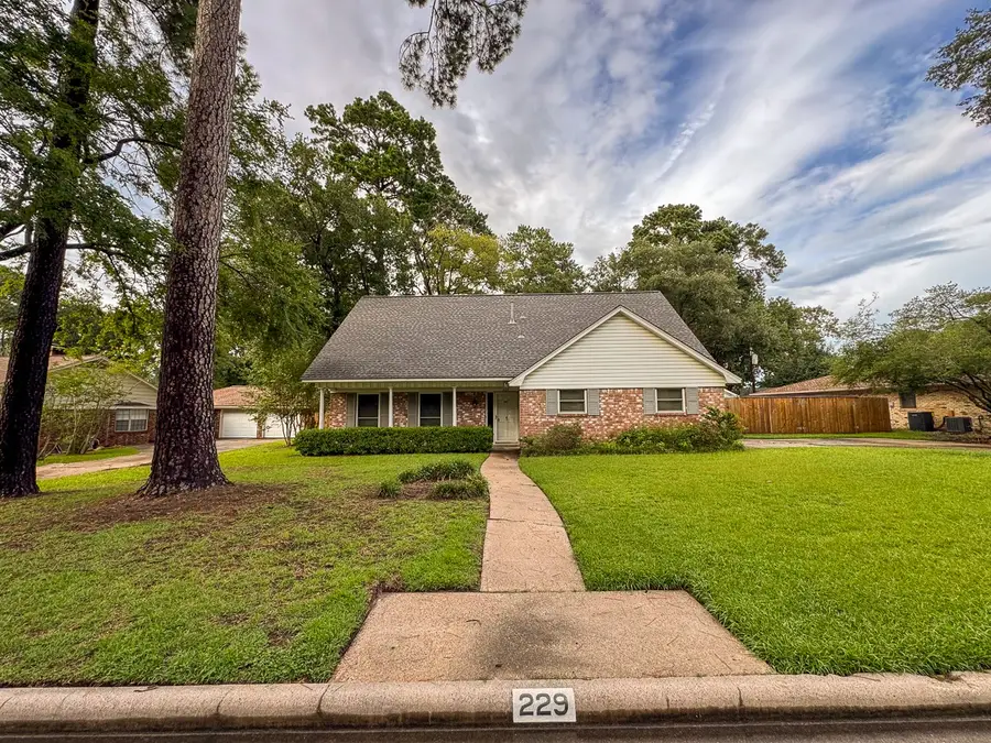 229 Hickory Drive, Huntsville, TX 77340 - Image #2