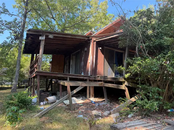 673 Whisperwood Drive, Onalaska, TX 77360