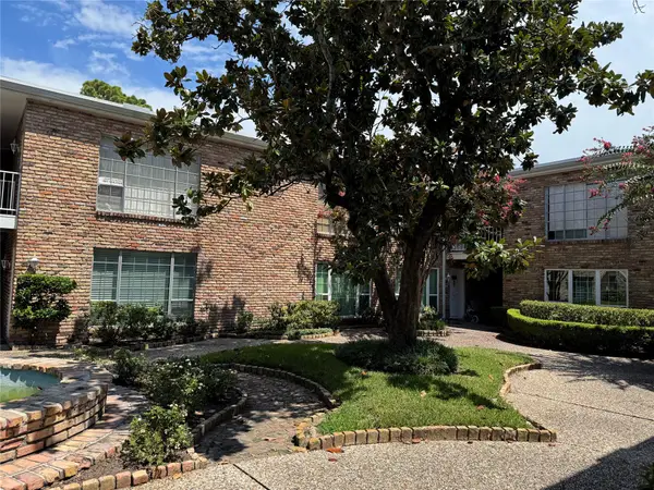 2121 Fountain View Drive #92E, Houston, TX 77057