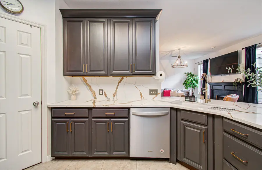 47 W Tallowberry Drive, The Woodlands, TX 77381 - #3