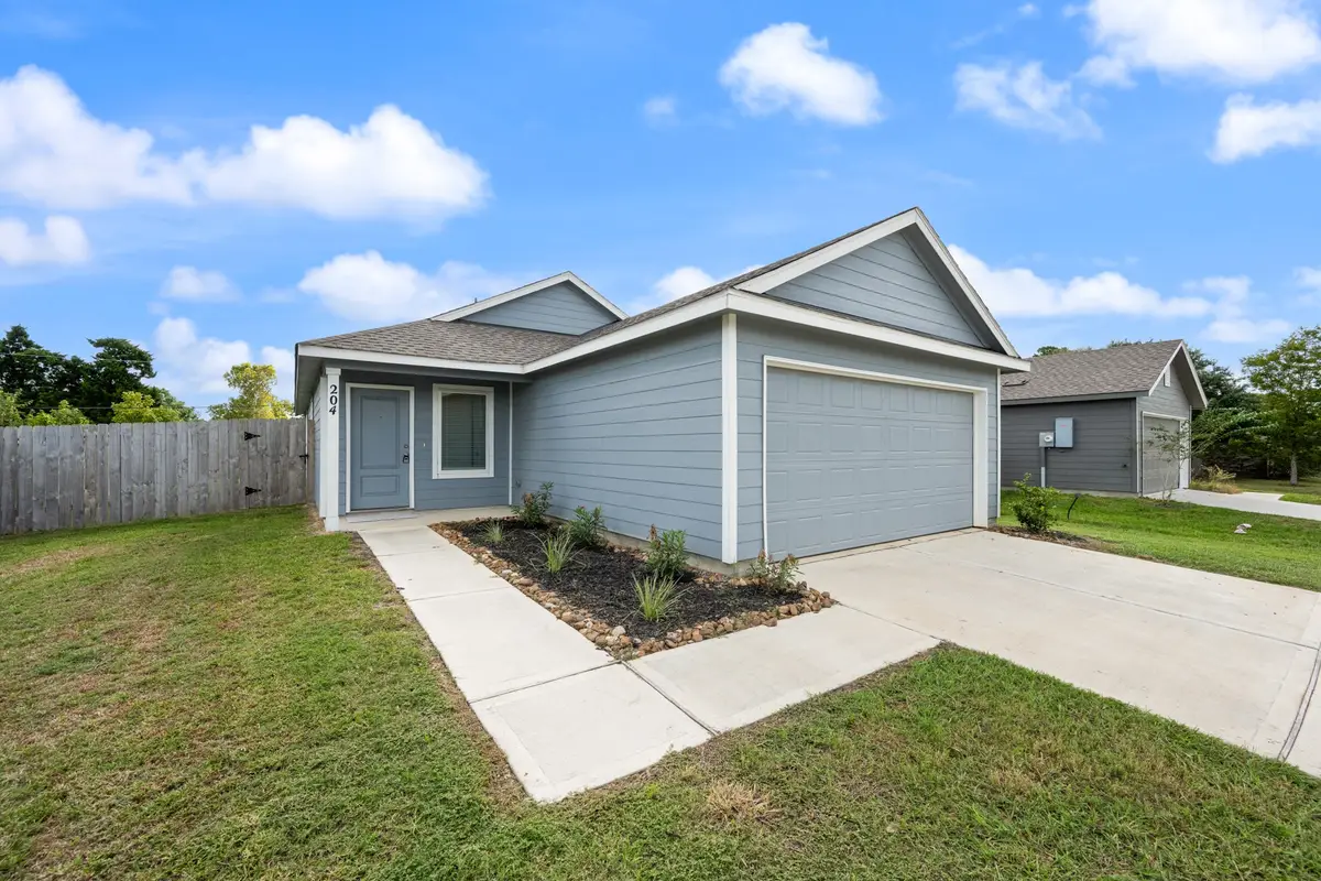 204 Houston Avenue, Angleton, TX 77515 - #1