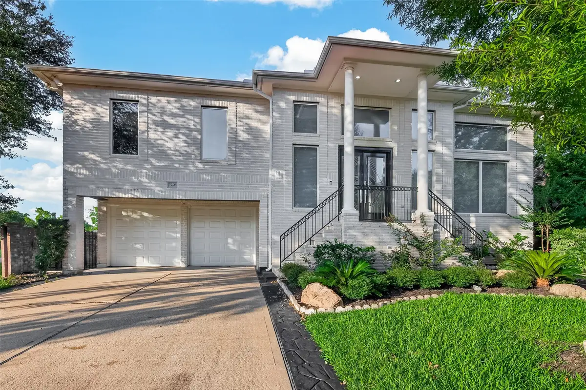 7203 Timberlake Dr, Sugar Land, TX 77479 - #1
