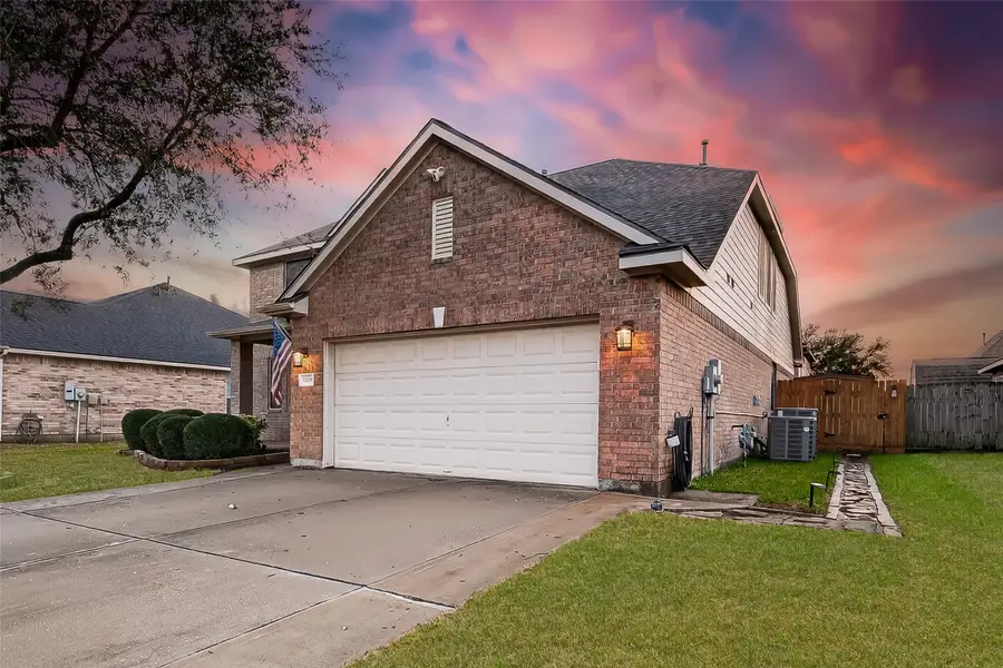 1906 Oak Shire Drive, Pearland, TX 77581 - Image #3