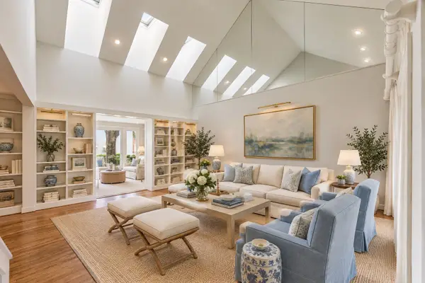 10 S Briar Hollow Lane #50, Houston, TX 77027