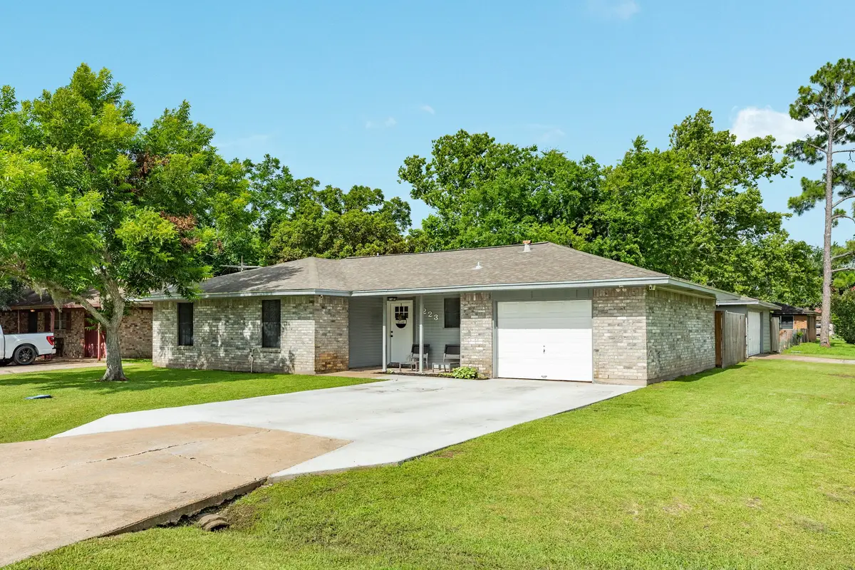 223 Avenue H, Brazoria, TX 77422 - #1