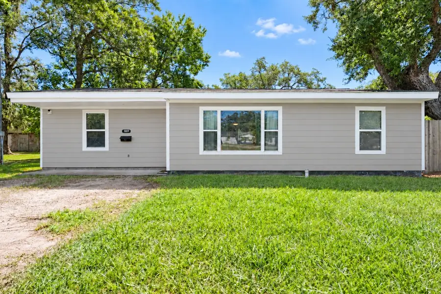 1227 Pecan Street, Clute, TX 77531 - #2